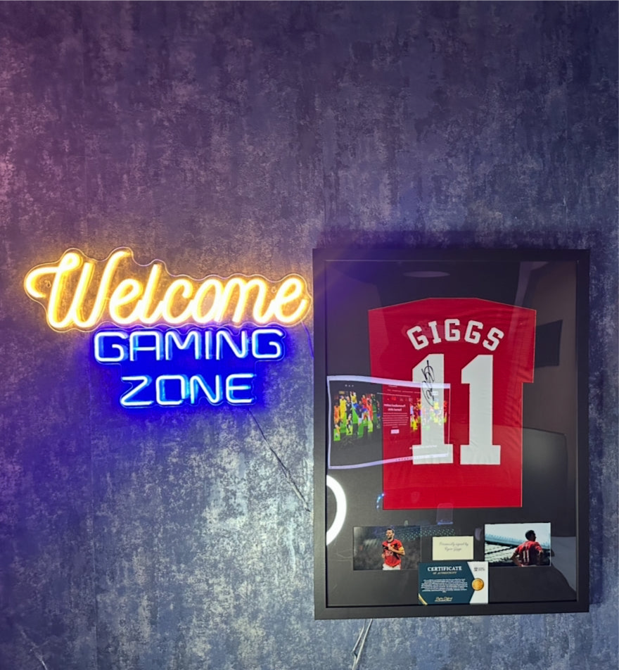 Ryan Giggs Signed 2000/2001 Manchester United Home Shirt