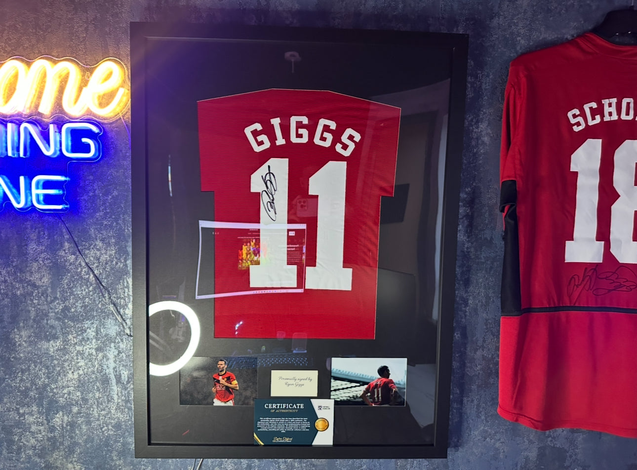 Ryan Giggs Signed 2000/2001 Manchester United Home Shirt
