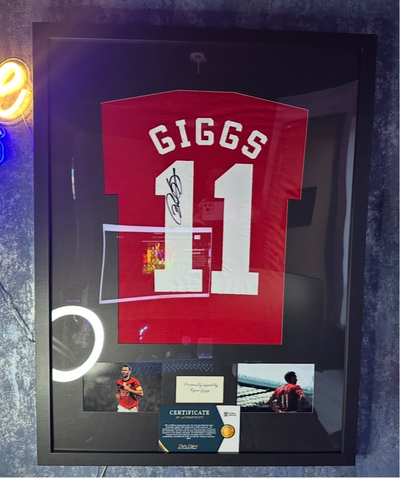 Ryan Giggs Signed 2000/2001 Manchester United Home Shirt
