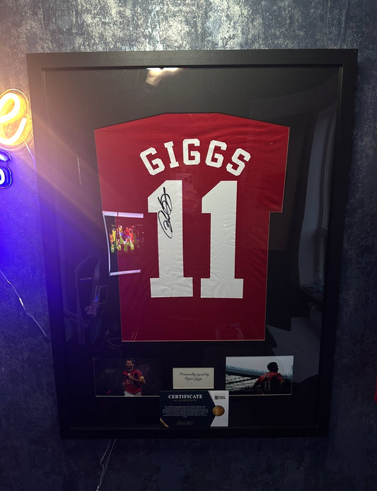 Ryan Giggs Signed 2000/2001 Manchester United Home Shirt